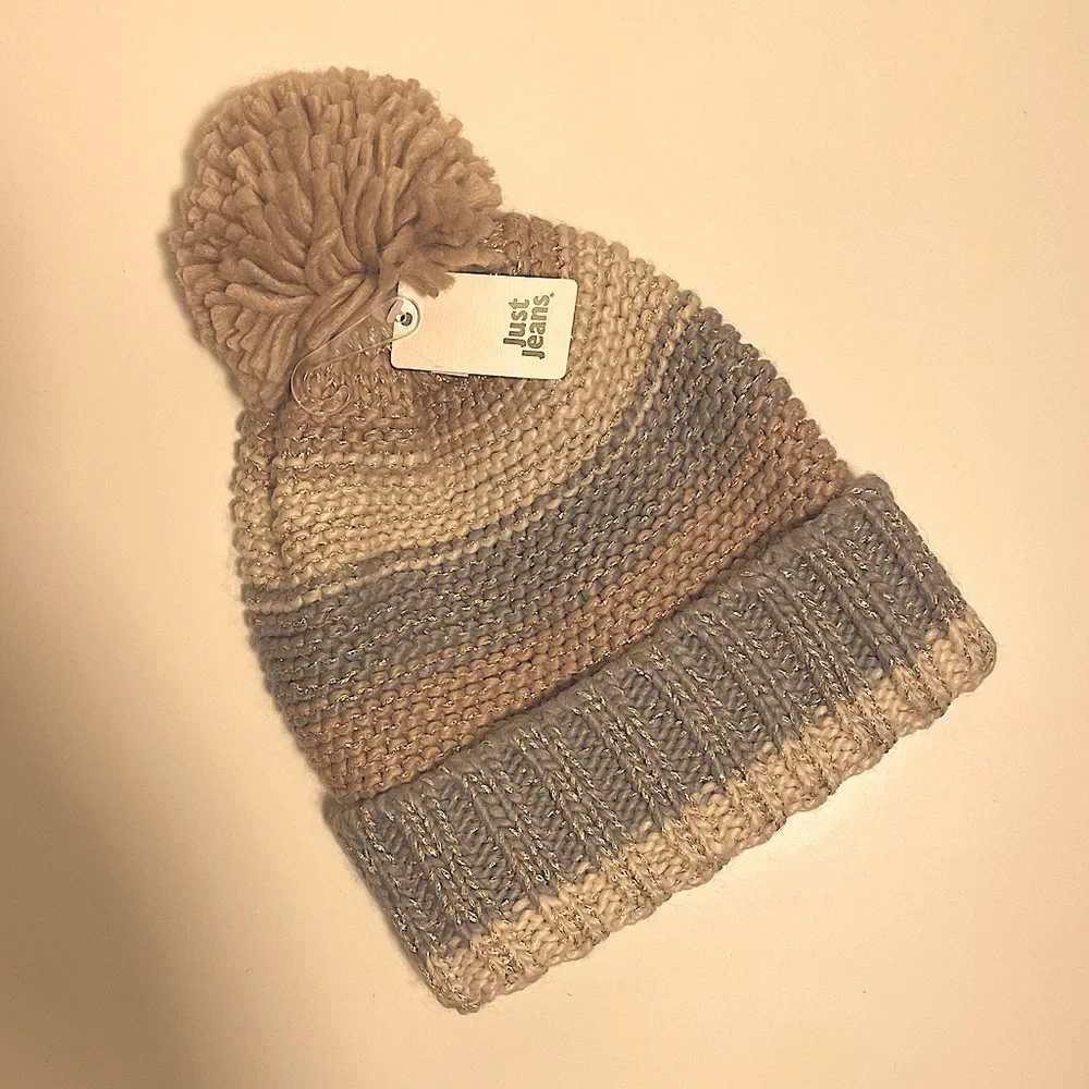 Perri Pom Beanie | NWT - Picture 2 of 9